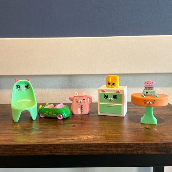 Shopkins Mixed Lot of 7 Shopkins - Picture 1 of 3